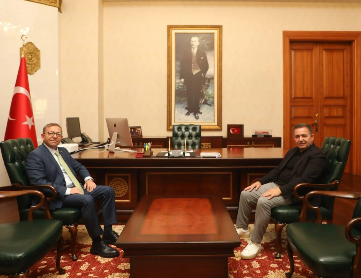 Mülkiye Başmüfettişi Hüdayar Mete Buhara’dan Kars Valisi Ziya Polat’a Resmi Ziyaret