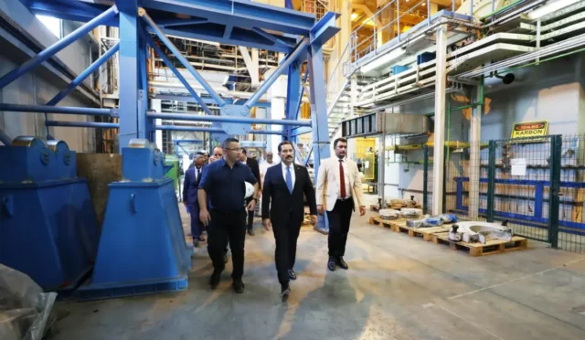Vali Mustafa Masatlı'nın Ak Enerji elektrik üretim tesislerini ziyaretinden bir görüntü