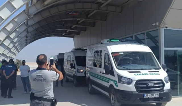 Riyad'daki yangında hayatını kaybeden 4 Hataylının cenazeleri Türkiye'ye getirildi