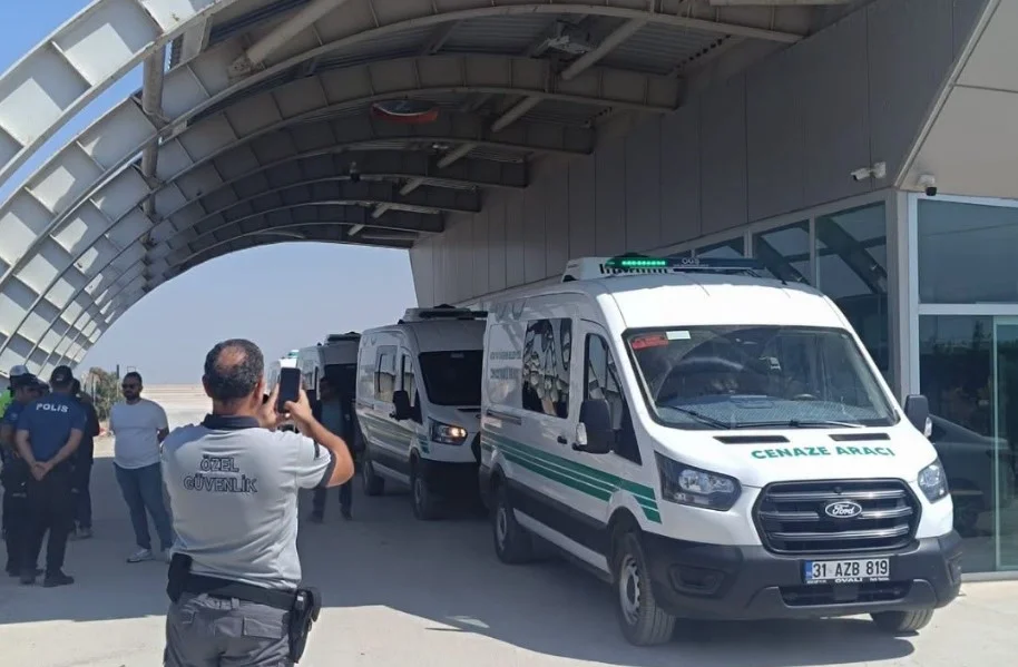 Riyad’daki Yangında Vefat Eden 4 Hataylı Hemşehrimiz Memleketlerine Getirildi