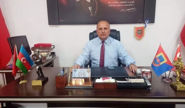 Kars Şehit ve Gaziler Derneği Başkanı Muhsin Ağçay, gazilere destek açıklaması yaparken