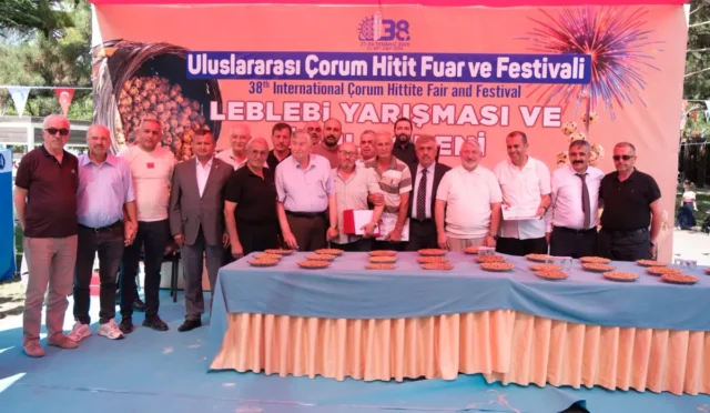 Çorum'da düzenlenen geleneksel leblebi yarışmasında dereceye giren üreticiler ve ödülleri