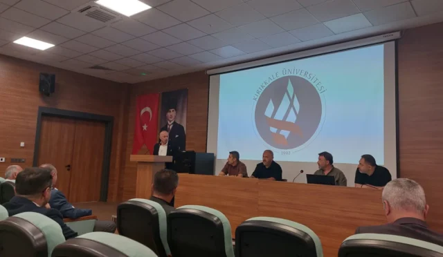 Kırıkkale Ticaret ve Sanayi Odası Başkanı Ahmet Varlı, Yeni Yatırım Master Planı'nda Kırıkkale'nin yer almamasına ilişkin açıklamalarda bulunuyor.