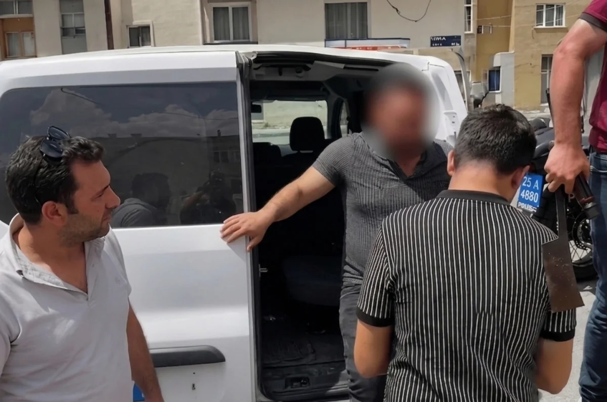 Erzurum’da Satırlı Firari Hükümlü Polisi Çatıya Çıkardı: Gergin Müzakereler Sonucu Teslim Oldu