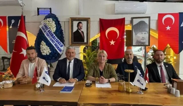 Anahtar Parti Karadeniz Ereğli ilçe yönetimi tanıtım toplantısı