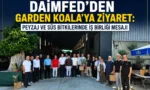 DAİMFED ve Garden Koala heyetleri üretim tesislerini gezerken hatıra fotoğrafı çektiriyor.