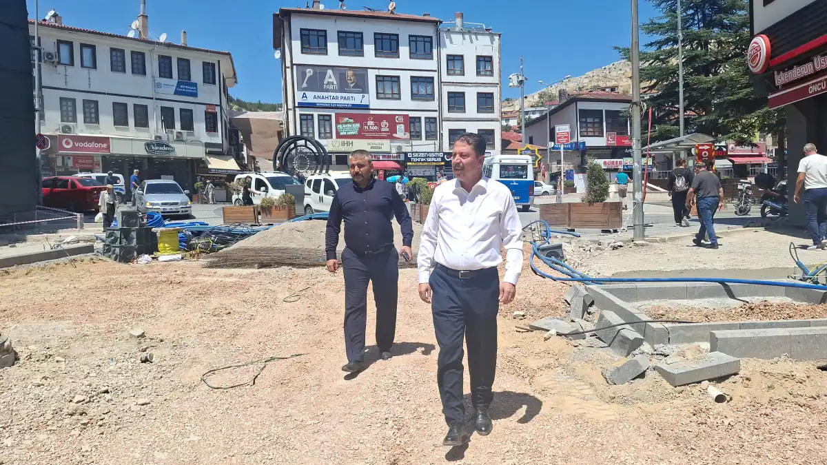 Beypazarı’nda Bankalar Caddesi’nde Kapsamlı Yenileme: Başkan Kasap Çalışmaları Yerinde İnceledi