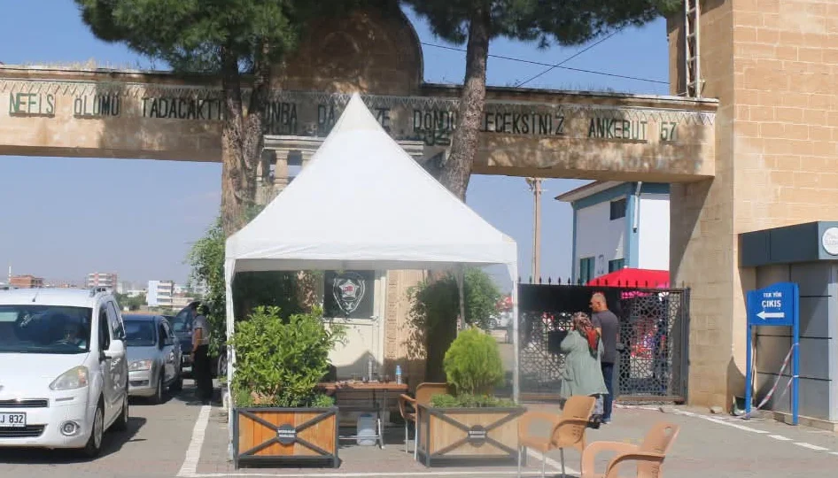Batman Asri Mezarlığı’nda Kanlı Pusu: Baba ve Oğulları Silahlı Saldırıda Hayatını Kaybetti