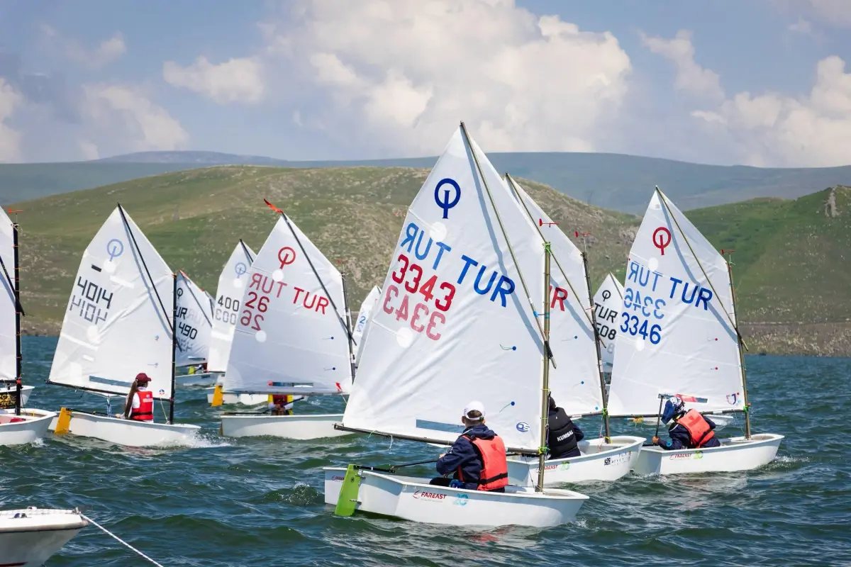 Kars İlk Kez Yelkenle Tanıştı: Çıldır Gölü’nde Tarihi Yarışlar Başladı