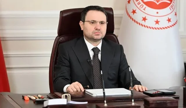 Adalet Bakanı Akın Gürlek, bağış istismarı ve yasa dışı bahis ile mücadele açıklaması yapıyor.