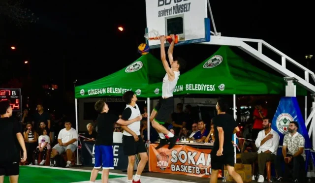 Giresun'da düzenlenen 29. Geleneksel Sokak Basketbolu Turnuvası'nda şampiyonlar belli oldu.