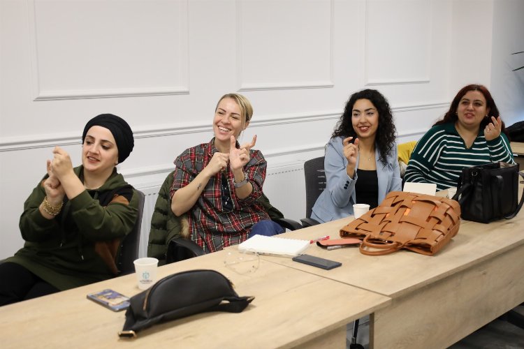 Kocaeli Büyükşehir’den avukatlara işaret dili eğitimi