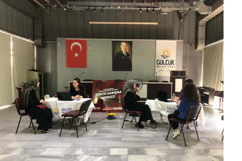 Gölcük Belediyesi üniversite adaylarının rehberi oldu