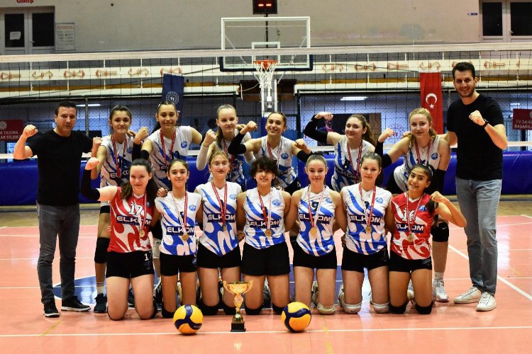 Ata Sporlu kızlar voleybolda Manisa’yı temsil edecek