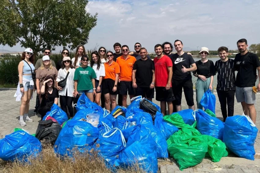 Ankara’da Rotaryenler çöp toplayarak adımlarını yardıma dönüştürdü
