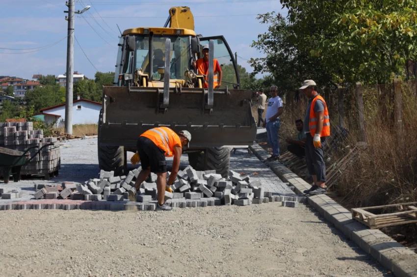 İzmit’te parke yol çalışmaları sürüyor