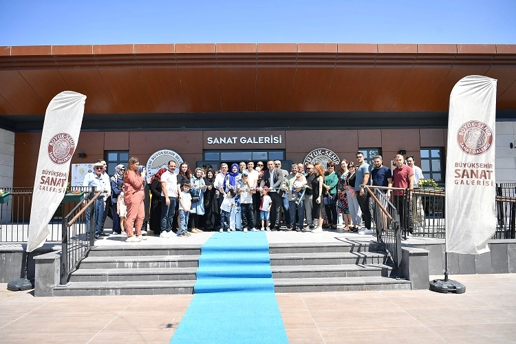 Kayseri’de sanat galerisi çocukluk hayalini gerçekleştirdi