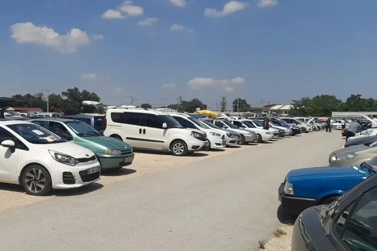 Bursa’da oto pazarı bu hafta da müşteri bulamadı