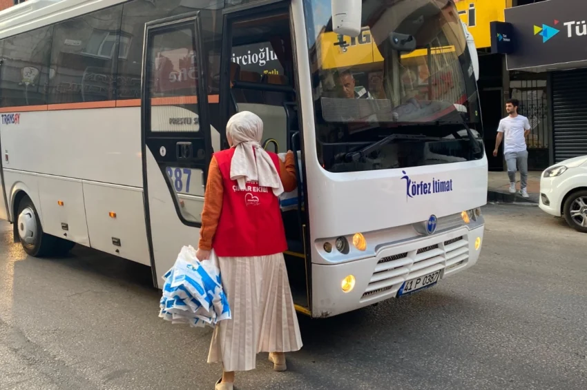 İzmit Belediyesinden emekçilere ’Hayırlı İşler’ ziyaretleri