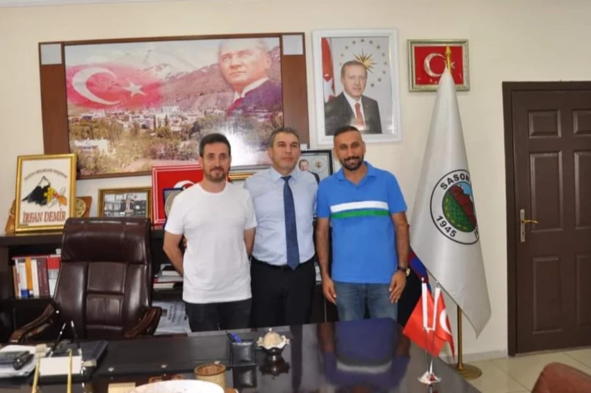 Batman Sason’da tayini çıkan müdürlere Başkan’dan plaket