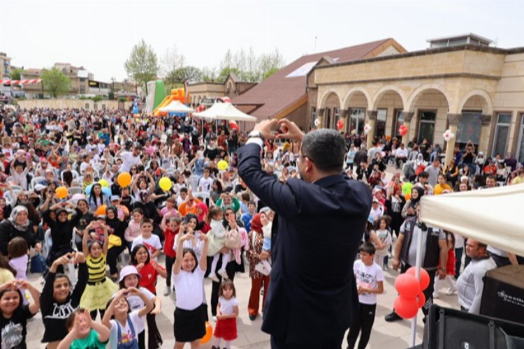 Çocuklar, 23 Nisan Çocuk Şenliği ile bayramı doyasıya yaşadı