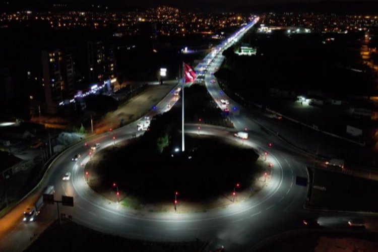 Akhisar’da caddeler aydınlanıyor