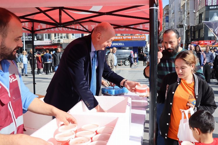 İzmit’te Ata’nın sevdiği yemekleri ikram edildi