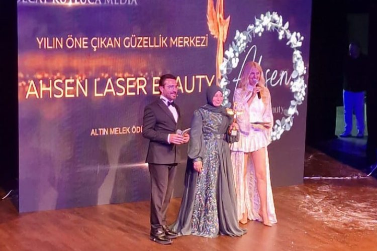 Emine Tunç “Yılın öne çıkan güzellik merkezi ” ödülünü aldı