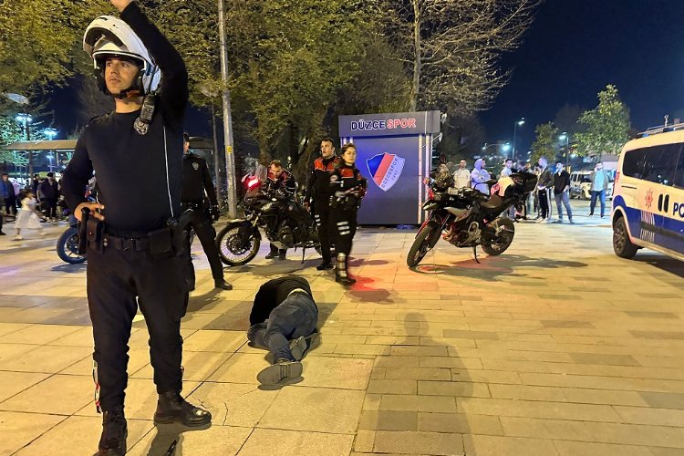 Düzce’de kavgada kan aktı!