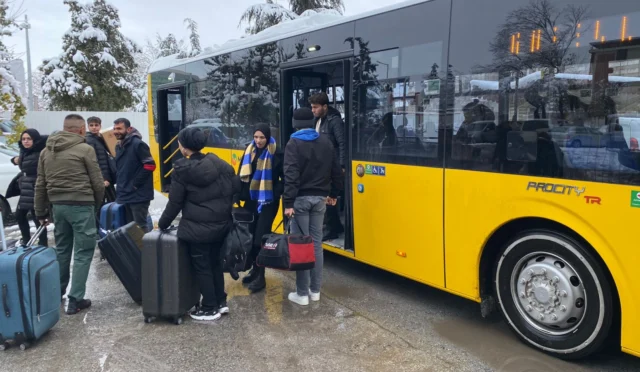 Malatya Büyükşehir, hastalara ve yolda mahsur kalanlara yardım etti