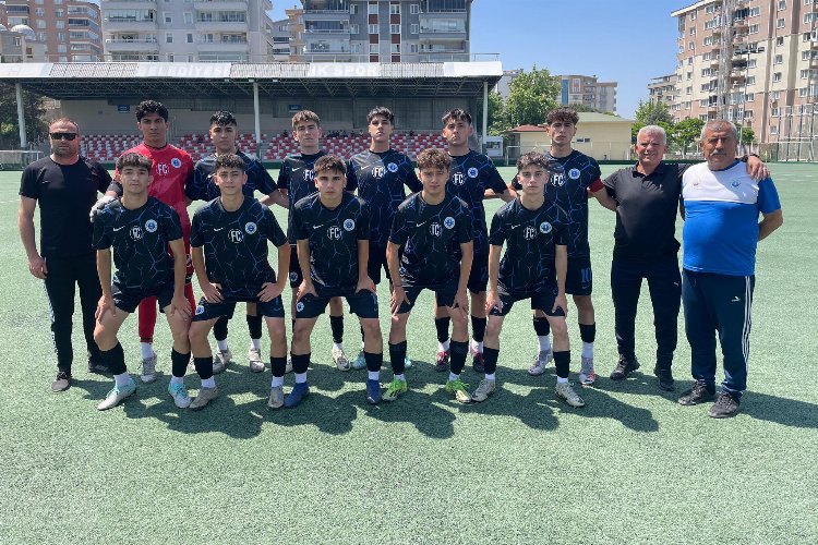 Gemlik Belediyespor U-17 Elit Lig’de şampiyon