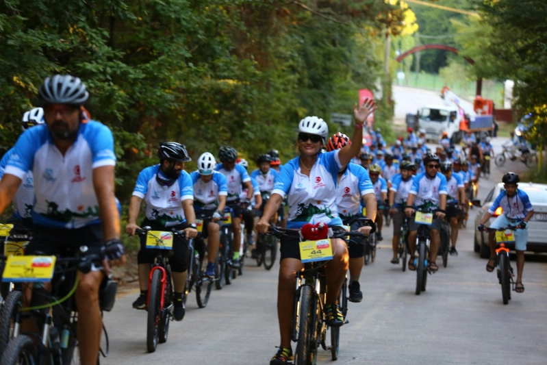 3 ülkeden 350 bisikletçi Kocaeli’de… Pedallar Filistinli çocuklar için
