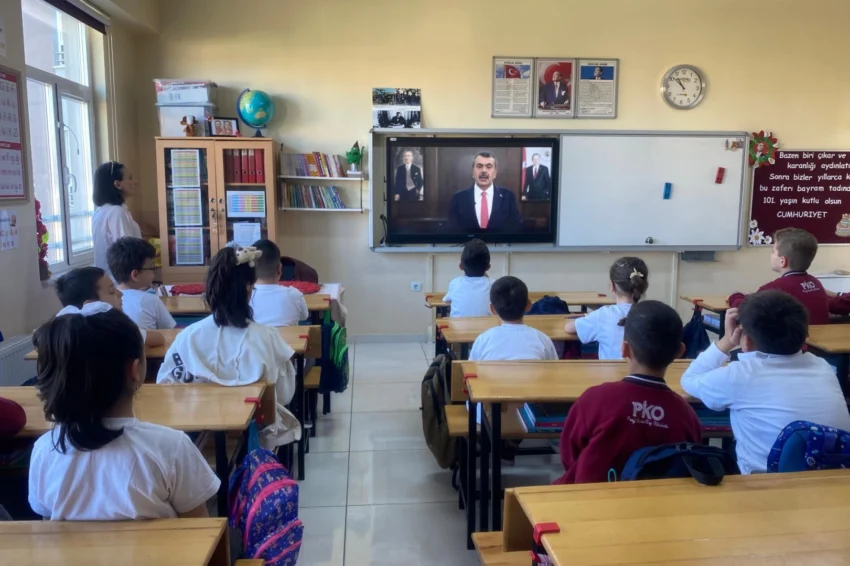 Haftanın ilk dersinde Bakan Tekin’den videolu mesaj