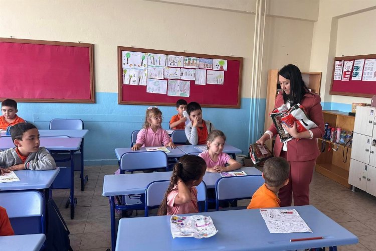 Pazaryeri’de yeni öğrencilerin ilk hediyesi Başkan Tekin’den