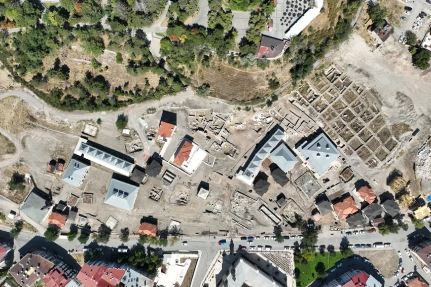 Sivas Kalesi’nde 3. etap sürüyor