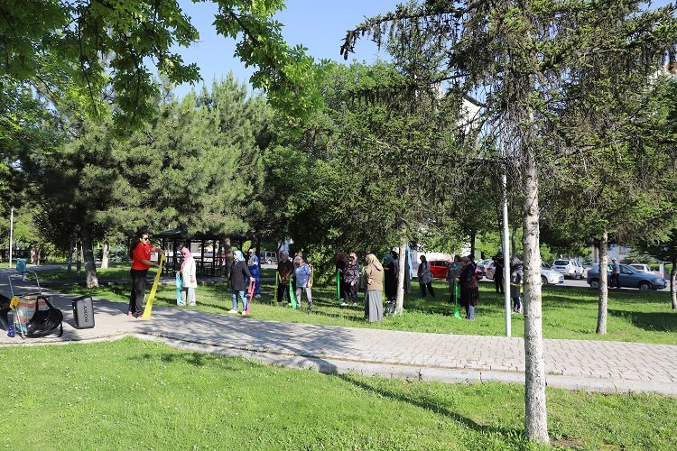 Kayseri Büyükşehir’den kadınlara sabah sporu etkinliği