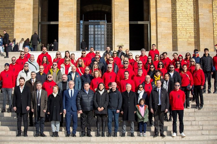 Hentbol ailesi, THF’nin 48. yılında Anıtkabir’i ziyaret etti