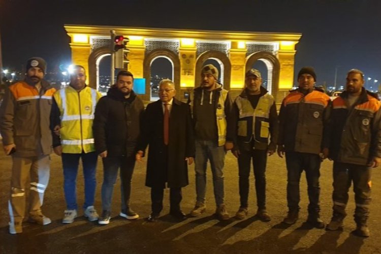 Kayseri’de Üniversite Kavşağı’nda gece mesaisi