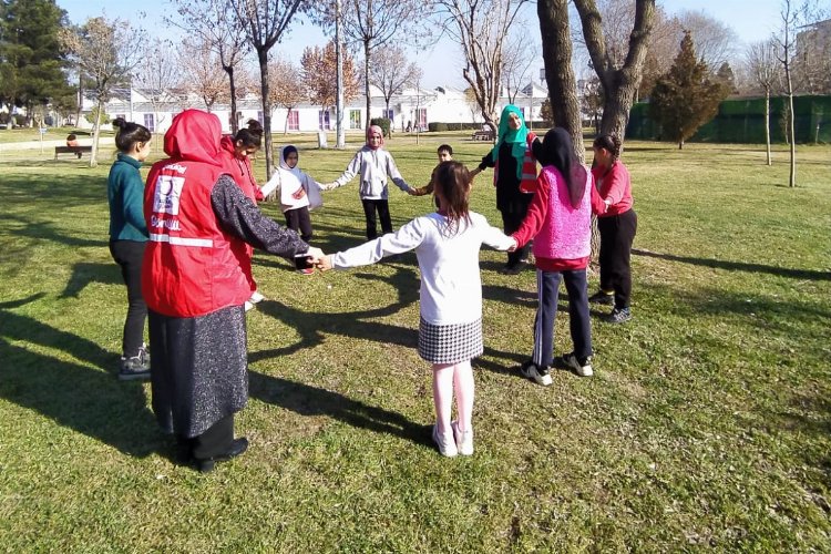 Türk Kızılay depremzede çocukların yanında