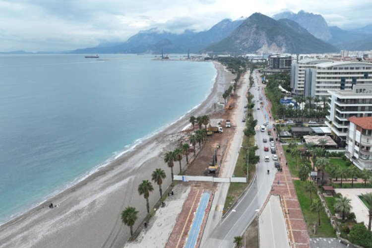 Antalya Büyükşehir’den Konyaaltı sahiline büyük yatırım