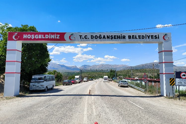 Doğanşehir’in giriş takı yenilendi