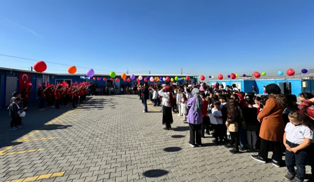 Umut Konteyner Kent İlk ve Ortaokulu’nda 29 Ekim Cumhuriyet Bayramı kutlandı 