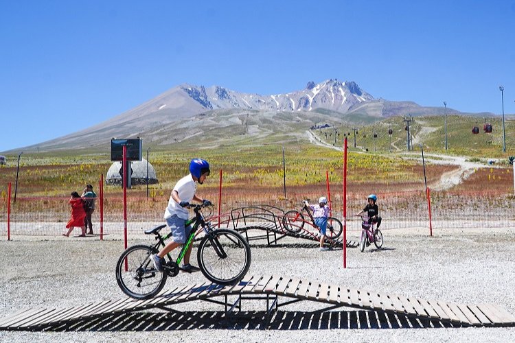 Erciyes’te bisiklet sezonu açıldı