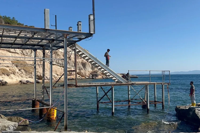 Ayıbalığı Koyu’ndaki izinsiz iskelenin sökümü başladı