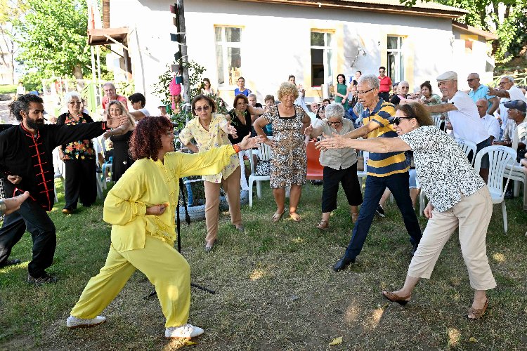 Antalya Muratpaşa’da nefes egzersizi yaptılar