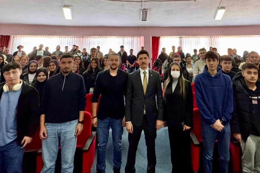Pazaryeri Kaymakamı’ndan  üniversite öğrencilerine seminer