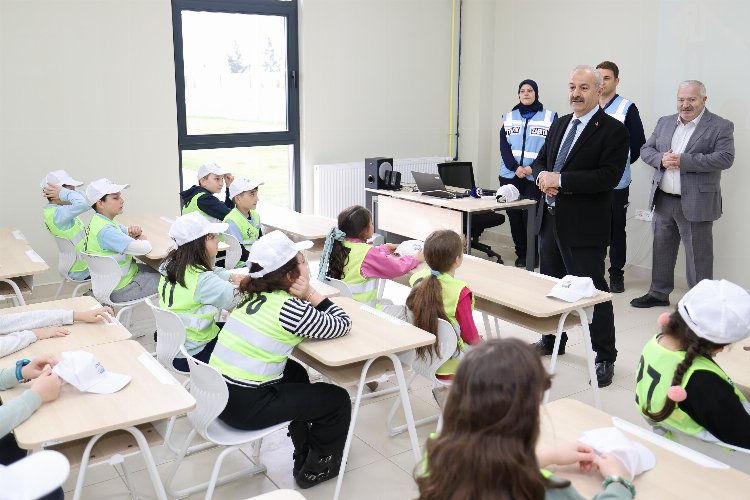 Gebze’de ilk trafik dersi Başkan Büyükgöz’den