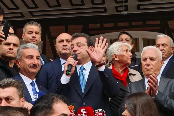 Ekrem İmamoğlu’ndan Ahmet Özer’e destek