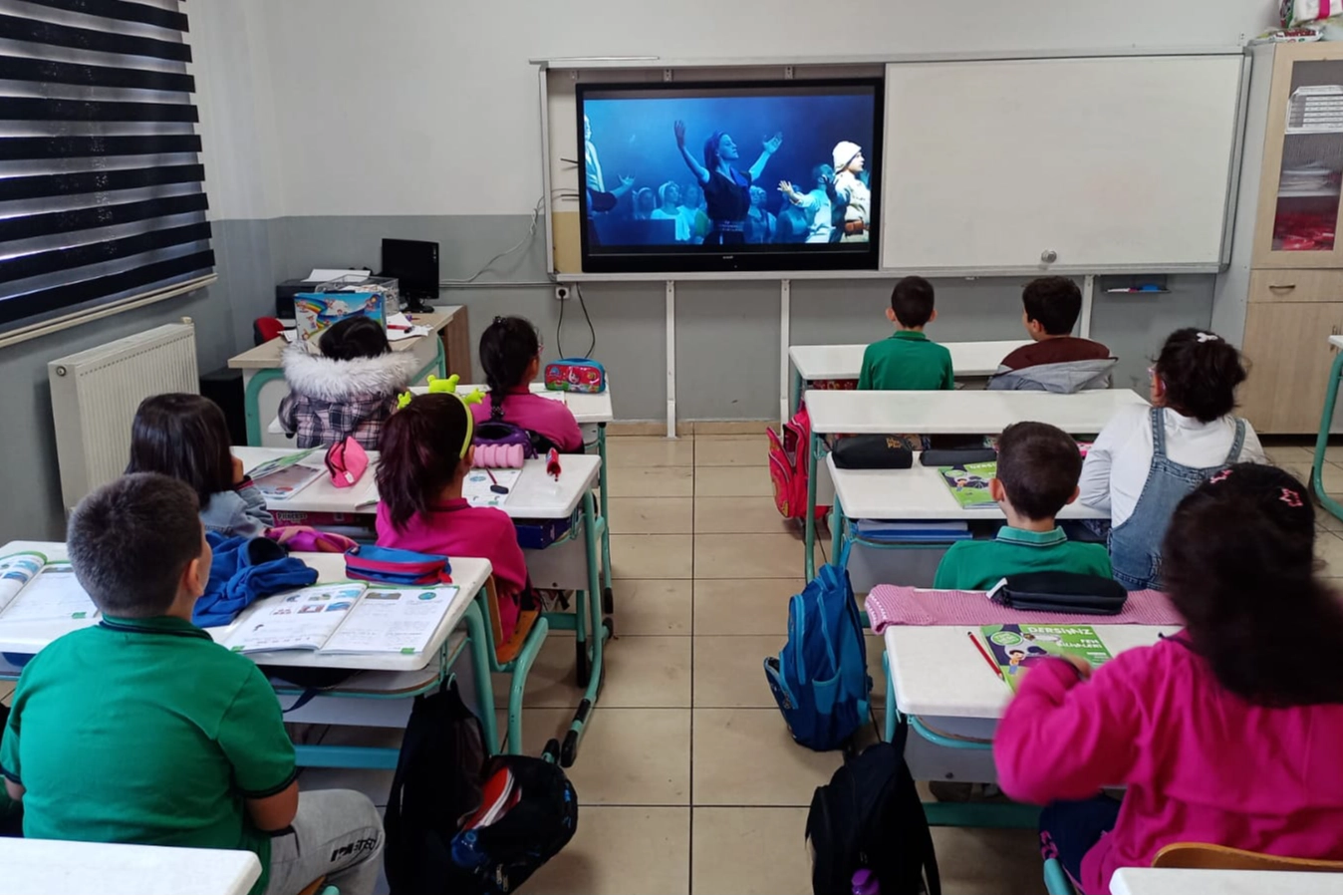 Bursa’da ilk ders “Dersimiz Cumhuriyete Doğru”