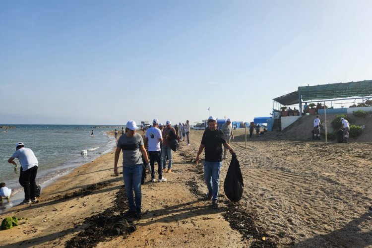 Adana Büyükşehir’den Karataş’ta çevre temizliği